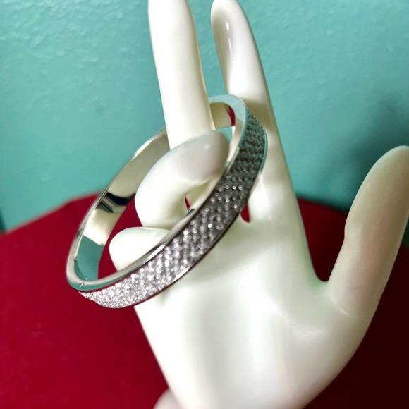 KATE SPADE💥VINAGE💥Inspire Silver Tone Bangle - Picture 6 of 10